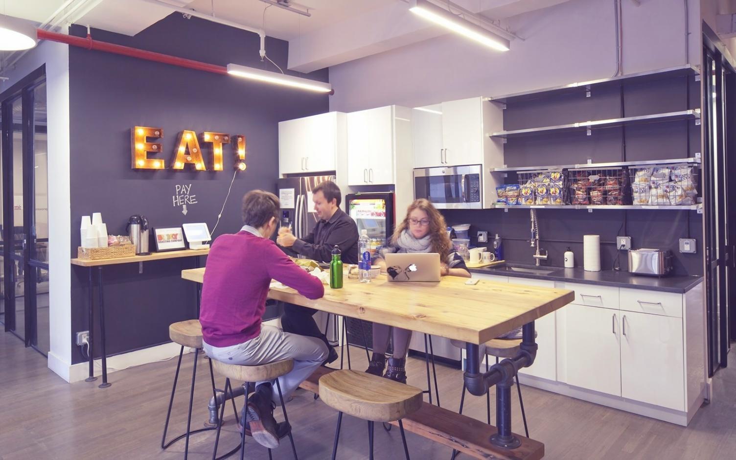 Modernes Arbeitsumfeld bei Pelytravion in Augsburg